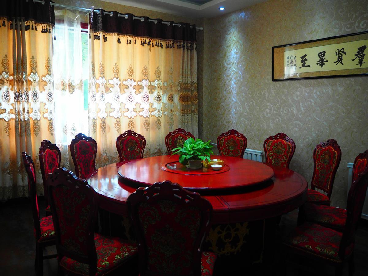 Dunhuang Gold Dragon Hotel Exterior photo